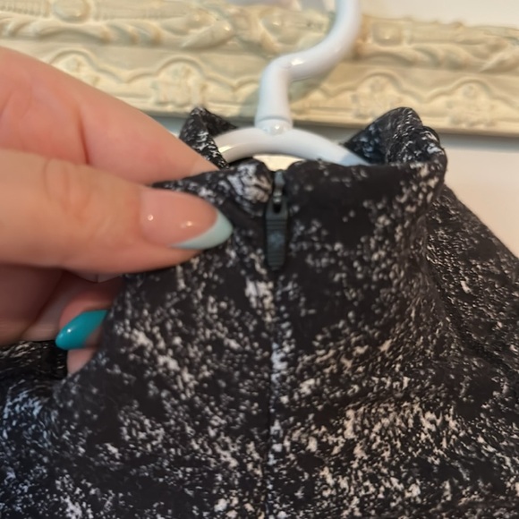 LULULEMON | Outrun the Elements 1/2 Zipper - Picture 10 of 16